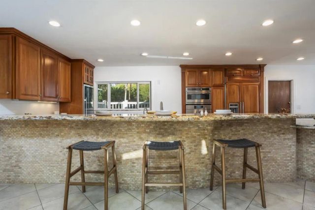 5861 College Avenue, San Diego, CA 92120