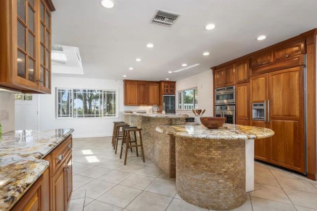 5861 College Avenue, San Diego, CA 92120