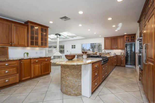 5861 College Avenue, San Diego, CA 92120