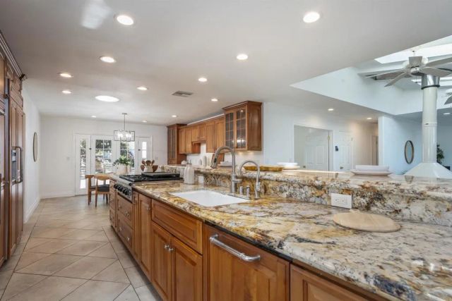 5861 College Avenue, San Diego, CA 92120