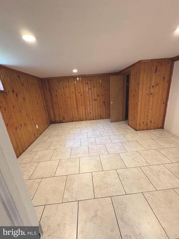 5900 JOHN ADAMS DR, Temple Hills, MD 20748