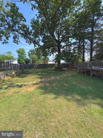 5900 JOHN ADAMS DR, Temple Hills, MD 20748