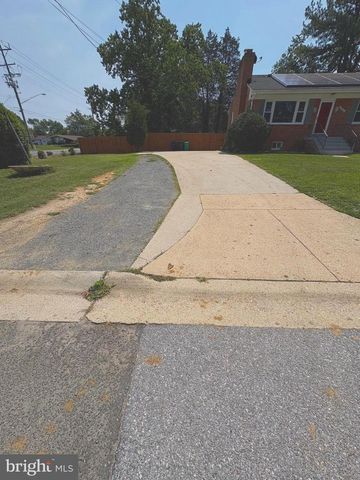 5900 JOHN ADAMS DR, Temple Hills, MD 20748
