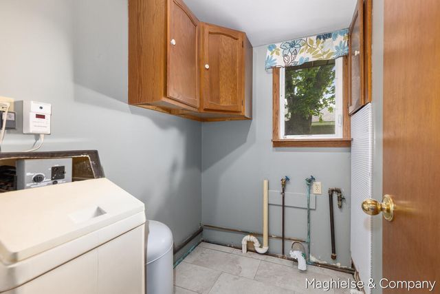 9048 Loveless Drive Ne, Courtland Twp, MI 49341