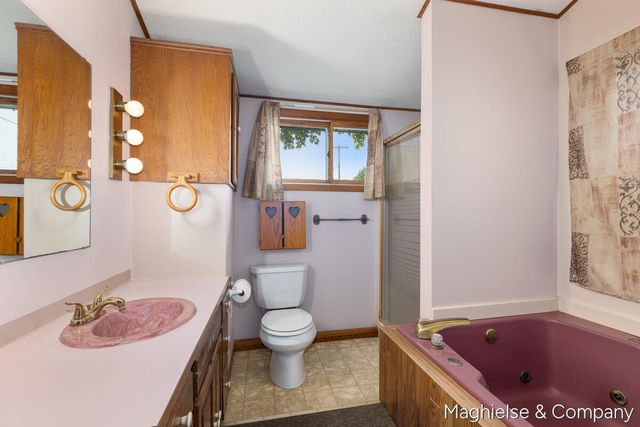 9048 Loveless Drive Ne, Courtland Twp, MI 49341