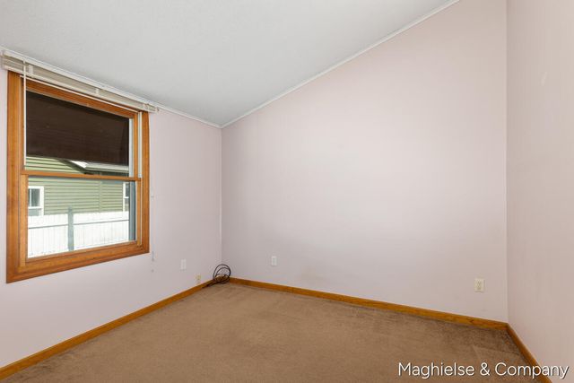 9048 Loveless Drive Ne, Courtland Twp, MI 49341
