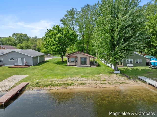 9048 Loveless Drive Ne, Courtland Twp, MI 49341