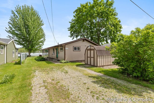 9048 Loveless Drive Ne, Courtland Twp, MI 49341