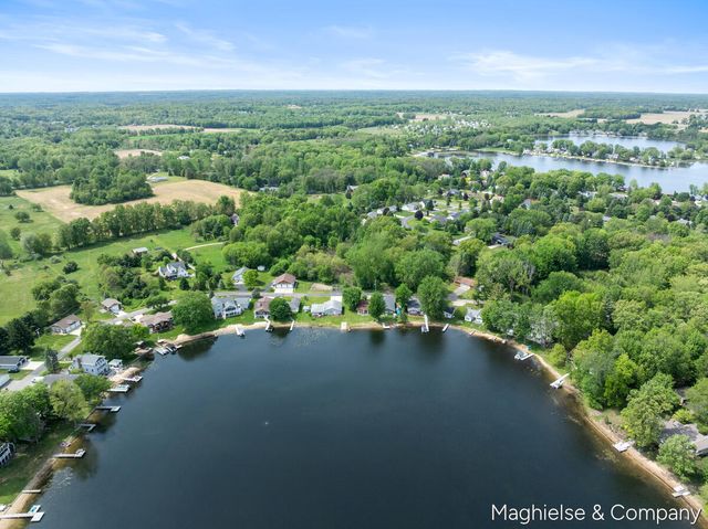 9048 Loveless Drive Ne, Courtland Twp, MI 49341