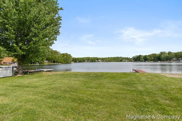 9048 Loveless Drive Ne, Courtland Twp, MI 49341