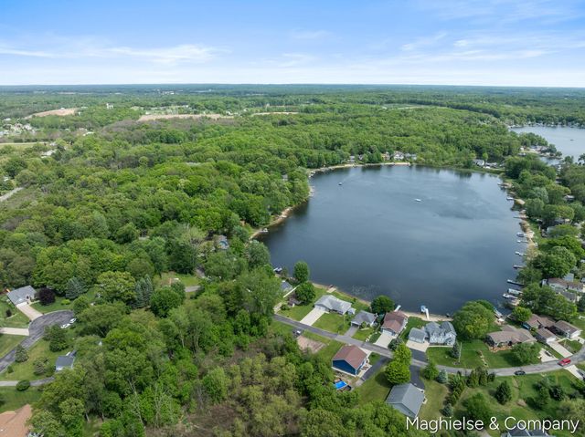 9048 Loveless Drive Ne, Courtland Twp, MI 49341