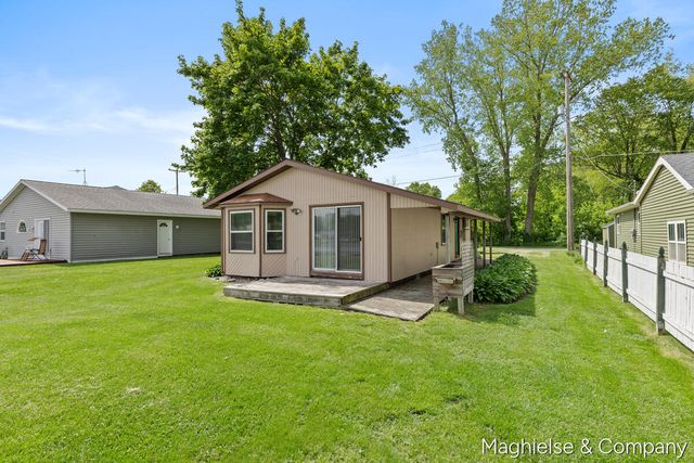 9048 Loveless Drive Ne, Courtland Twp, MI 49341