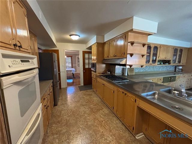 630 Center Ridge Road, Bryan, OH 43506