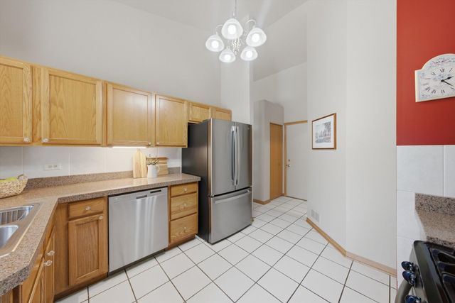 2804 N Southern Hills Drive, Wadsworth, IL 60083