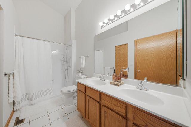 2804 N Southern Hills Drive, Wadsworth, IL 60083
