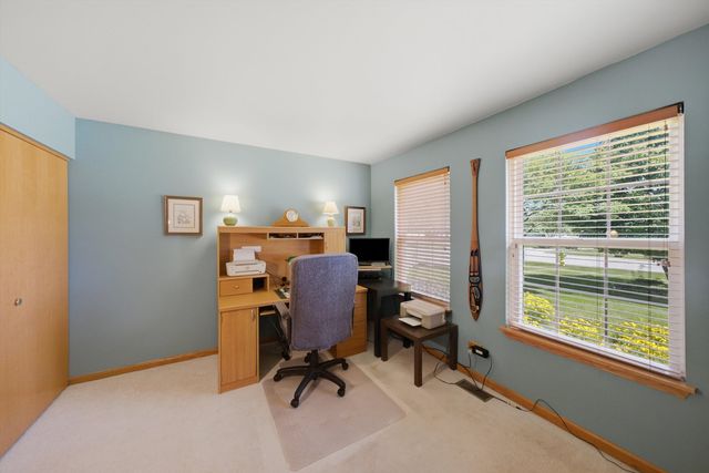 2804 N Southern Hills Drive, Wadsworth, IL 60083