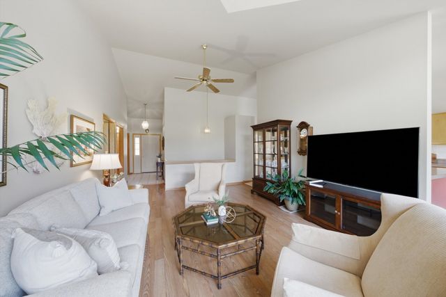 2804 N Southern Hills Drive, Wadsworth, IL 60083