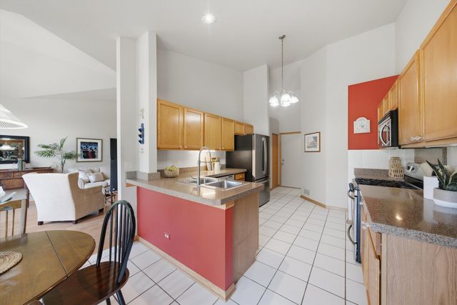 2804 N Southern Hills Drive, Wadsworth, IL 60083