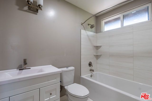 20456 Strathern St, Winnetka (los Angeles), CA 91306