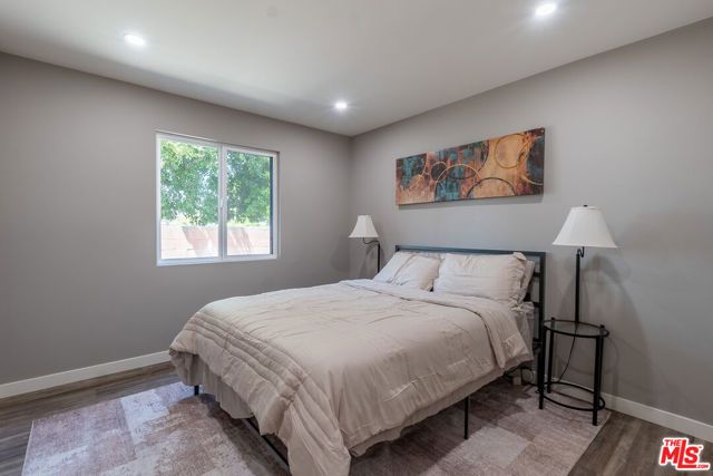 20456 Strathern St, Winnetka (los Angeles), CA 91306