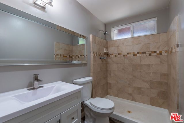 20456 Strathern St, Winnetka (los Angeles), CA 91306