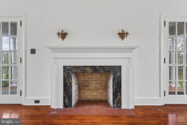 379 E MAIN ST, Leola, PA 17540