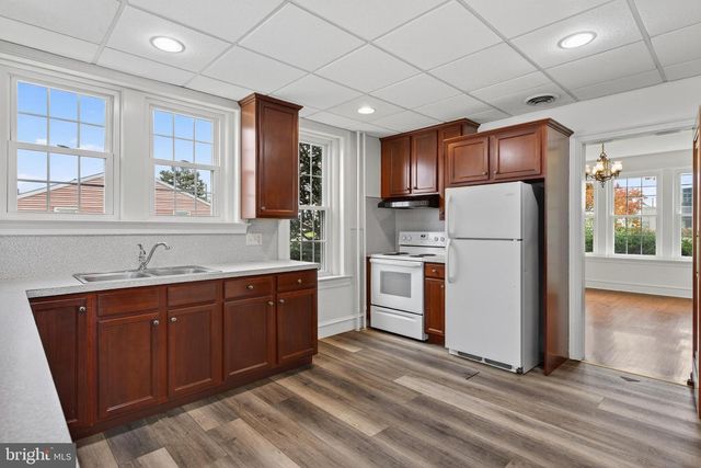 379 E MAIN ST, Leola, PA 17540