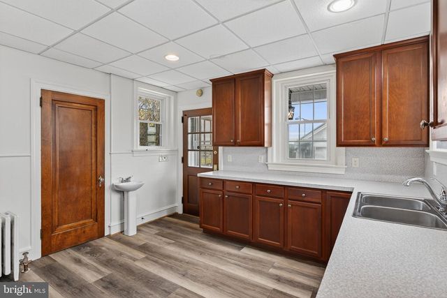 379 E MAIN ST, Leola, PA 17540