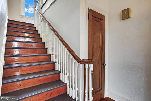 379 E MAIN ST, Leola, PA 17540