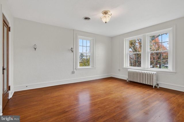 379 E MAIN ST, Leola, PA 17540