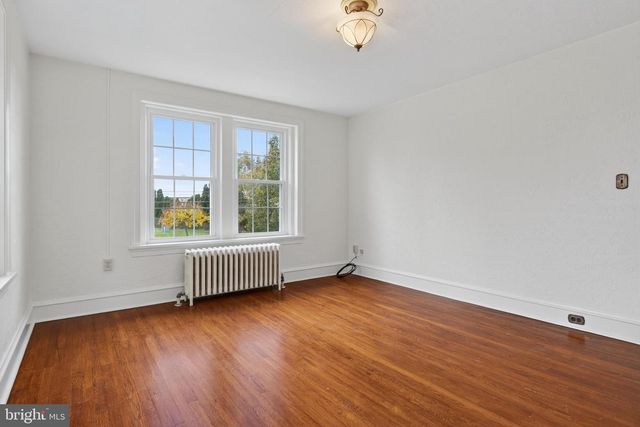 379 E MAIN ST, Leola, PA 17540