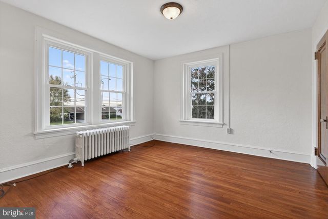 379 E MAIN ST, Leola, PA 17540