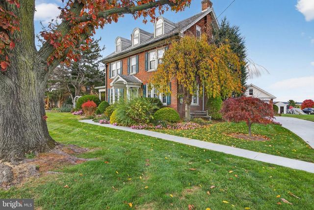 379 E MAIN ST, Leola, PA 17540