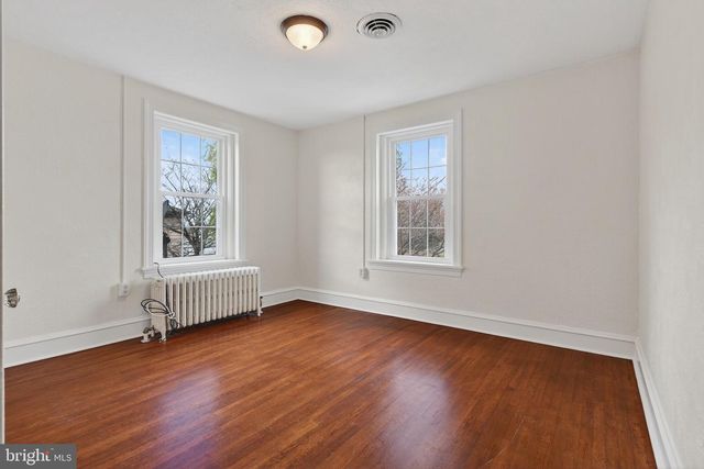 379 E MAIN ST, Leola, PA 17540