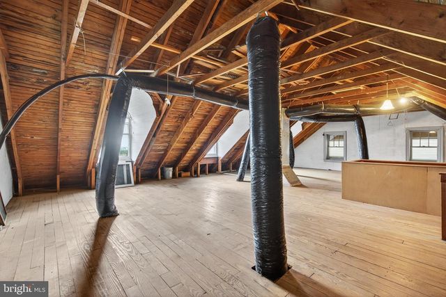 379 E MAIN ST, Leola, PA 17540