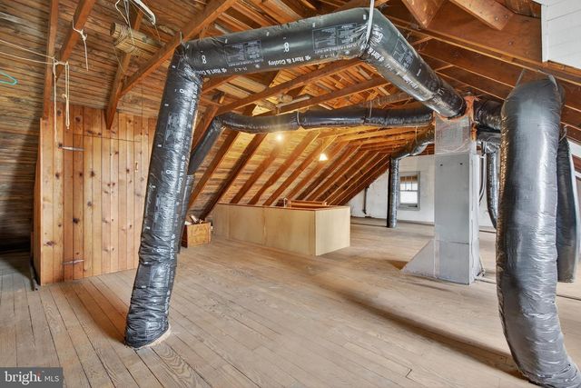 379 E MAIN ST, Leola, PA 17540