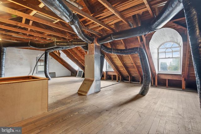 379 E MAIN ST, Leola, PA 17540