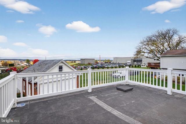 379 E MAIN ST, Leola, PA 17540