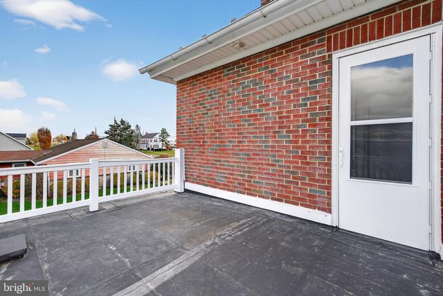 379 E MAIN ST, Leola, PA 17540