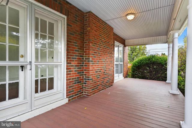 379 E MAIN ST, Leola, PA 17540