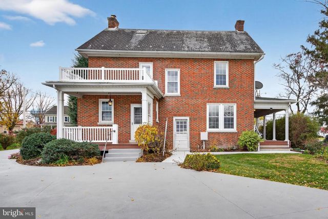 379 E MAIN ST, Leola, PA 17540