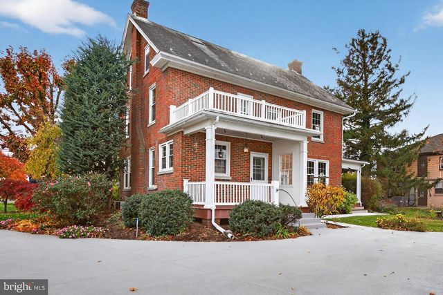 379 E MAIN ST, Leola, PA 17540