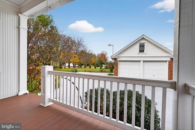 379 E MAIN ST, Leola, PA 17540