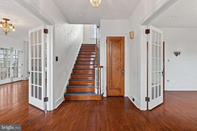 379 E MAIN ST, Leola, PA 17540