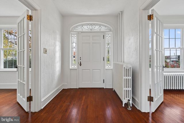 379 E MAIN ST, Leola, PA 17540