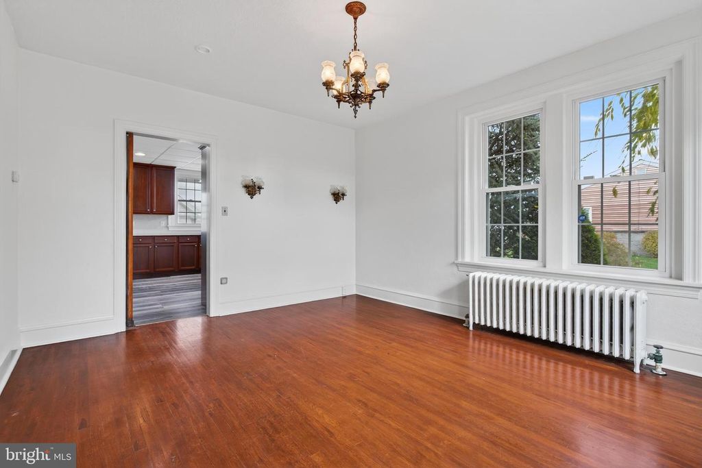 Image 12 of property listing at 379 E MAIN ST, Leola, PA 17540