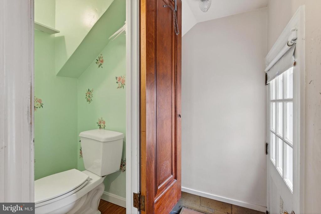 Image 20 of property listing at 379 E MAIN ST, Leola, PA 17540