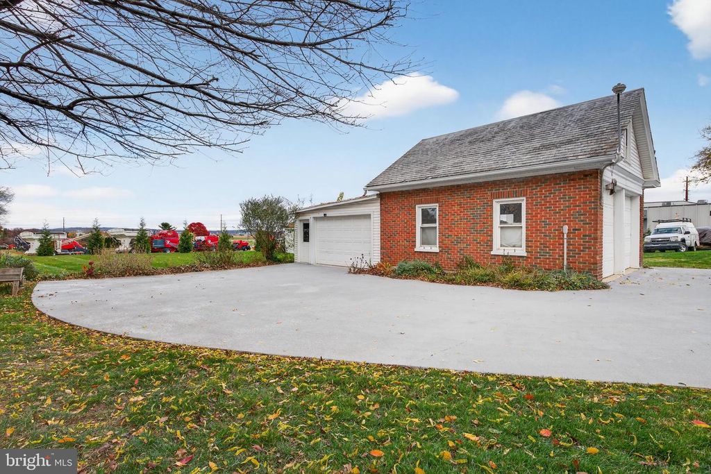 Image 50 of property listing at 379 E MAIN ST, Leola, PA 17540