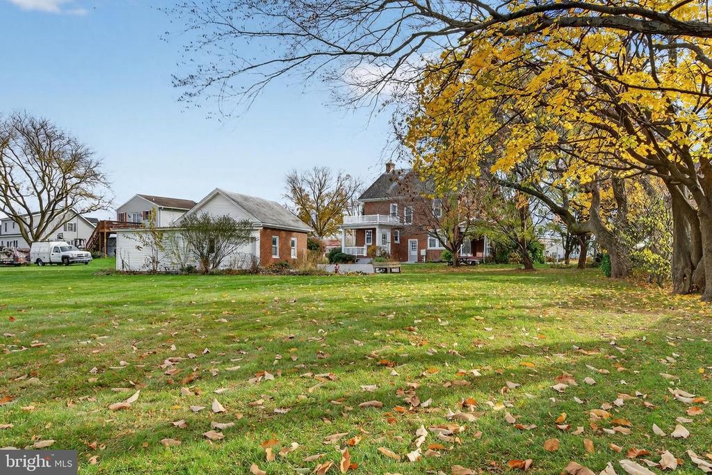 Image 52 of property listing at 379 E MAIN ST, Leola, PA 17540