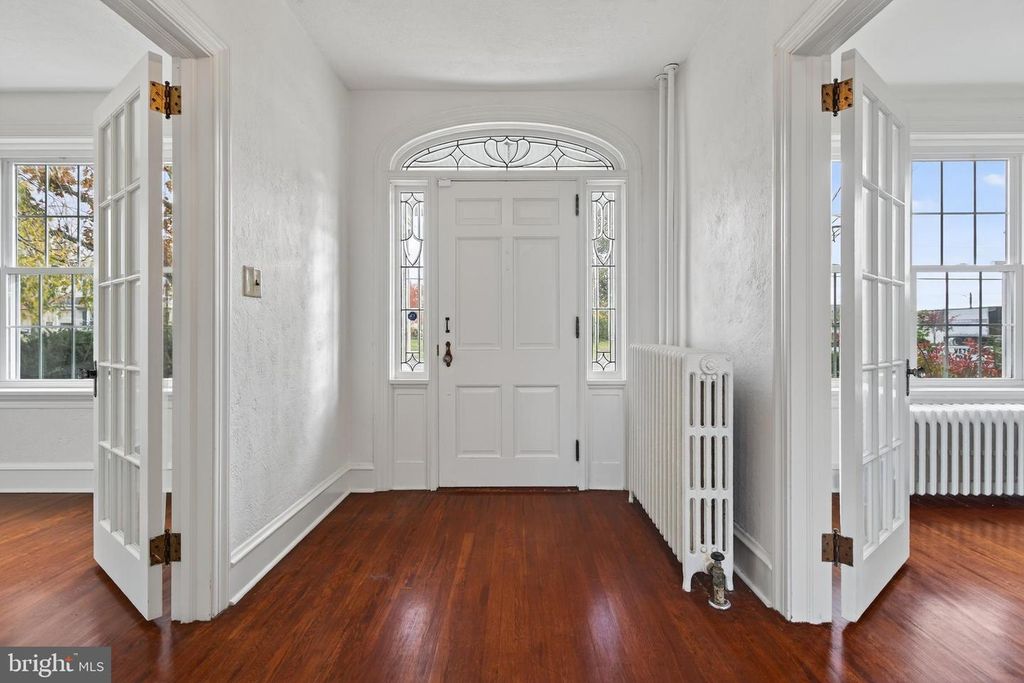 Image 7 of property listing at 379 E MAIN ST, Leola, PA 17540